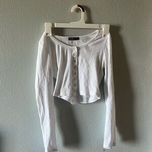 Cropped white long sleeve button up tee